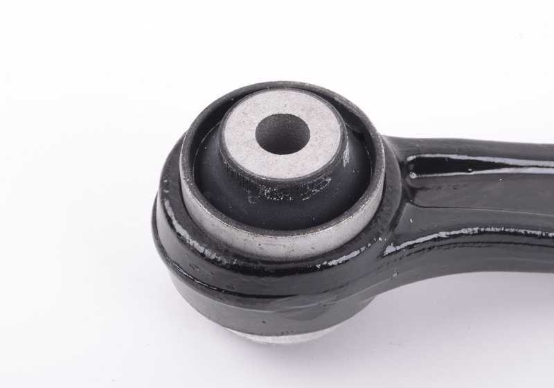 Brazo de suspensión inferior izquierdo con silentblock OEM 31126864821 para BMW F15 y F16. Compatible con X5 sDrive/xDrive 25d y 35i. Original BMW.