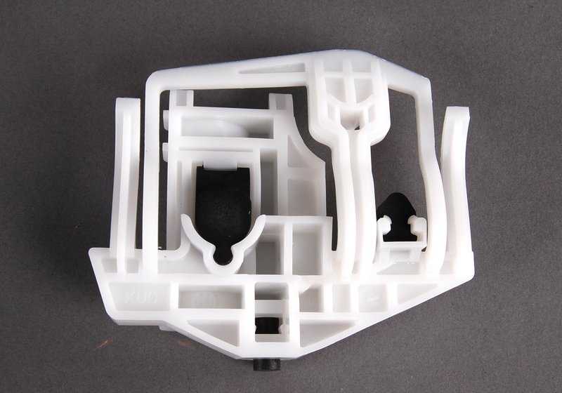 Pieza de arrastre OEM 51333448643 para BMW X3 E83, E83 LCI. Original BMW.