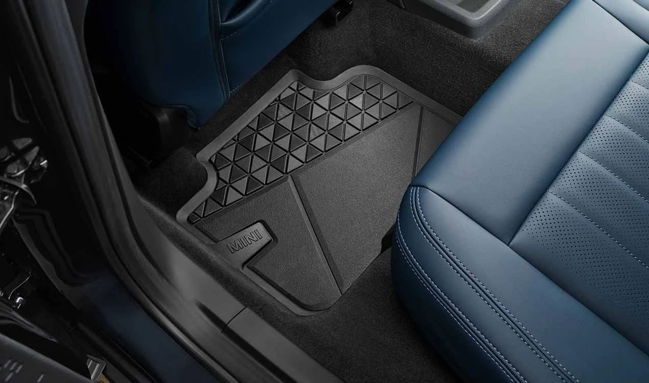 Tapetes traseiros para todas as estações OEM 51475A62BC6 para MINI Countryman F15, LCI5... e muito mais. MINI originais.