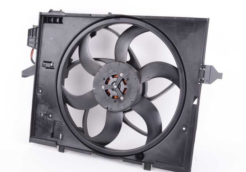 Ventilador con marco (electroventilador) OEM 17427526824 para BMW E60, E61. Original BMW.