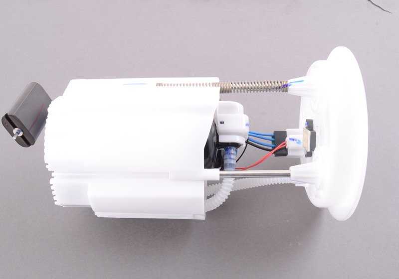 Bomba de combustible OEM 16117339267 para BMW i12 (i8 Coupé) e i15 (i8 Roadster) compatibles. Original BMW.