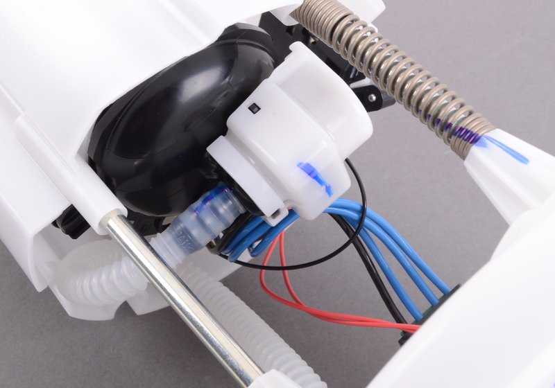 Bomba de combustible OEM 16117339267 para BMW i12 (i8 Coupé) e i15 (i8 Roadster) compatibles. Original BMW.