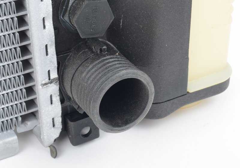 Radiador de agua con enfriador de aceite de la transmisión para BMW Serie 3 E36 (OEM 17111723528). Original BMW