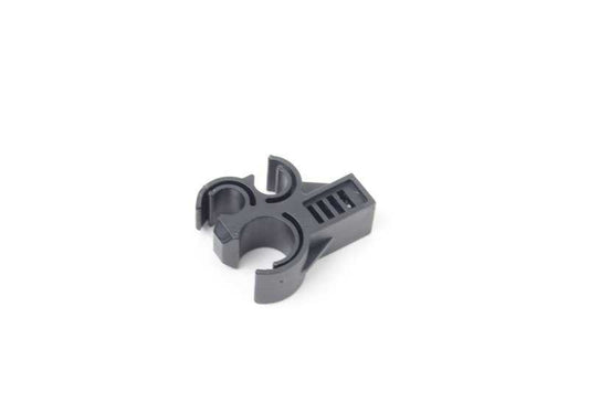 Clip triple OEM 16126765989 para MINI R50, R52, R53. Válido para versiones One y Cooper con motor W10 y transmisión manual o automática. Original MINI.