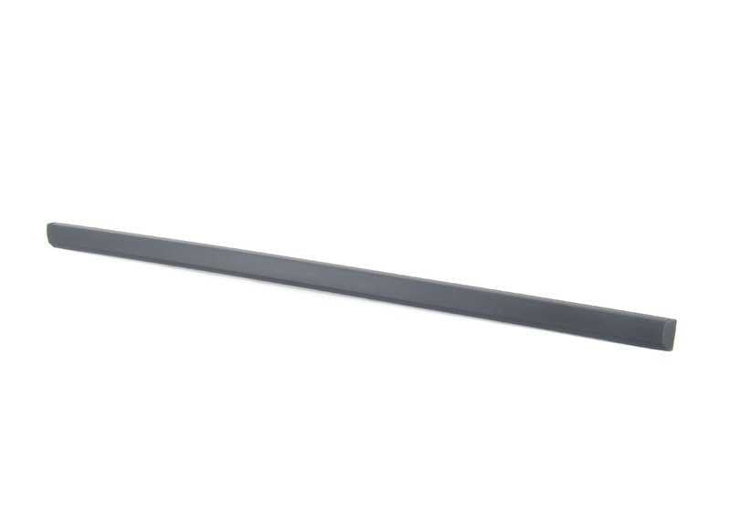 Moldura lateral puerta trasera derecha OEM 51138208396 para BMW E38. Color negro. Original BMW.