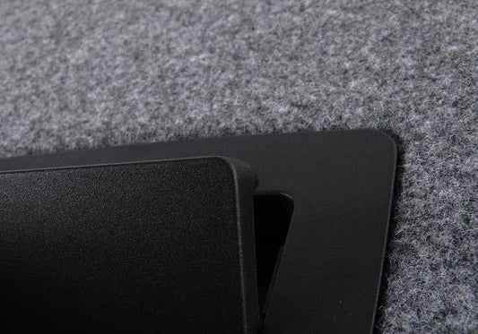 Board Base OEM 51477059233 für BMW E90, E90N, E91N, E92, E92N. Originales BMW -Stück für den Kofferraum unten. Ideal, um das Gepäck an Ort und Stelle zu halten und die Kofferraumbasis zu schützen.