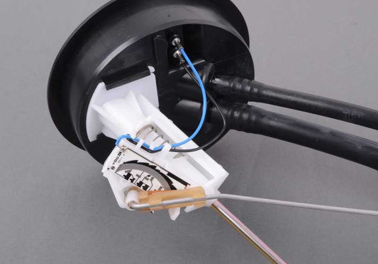 Unidad de combustible izquierda OEM 16141180487 para BMW E31 850Ci y 850CSi. Compatible con modelos con motor M70 y S70, cambio manual y automático. Original BMW.