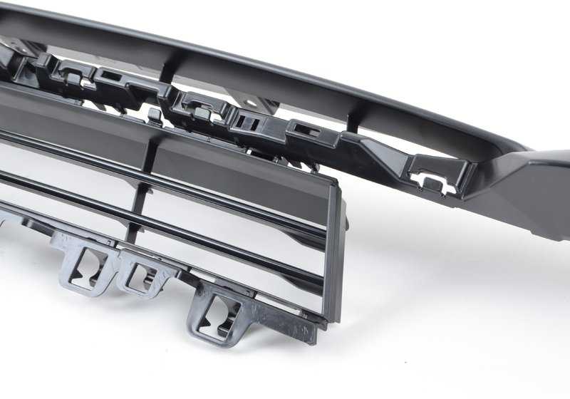 Entrada de aire central OEM 51117386152 para BMW F30, F31. Original BMW.