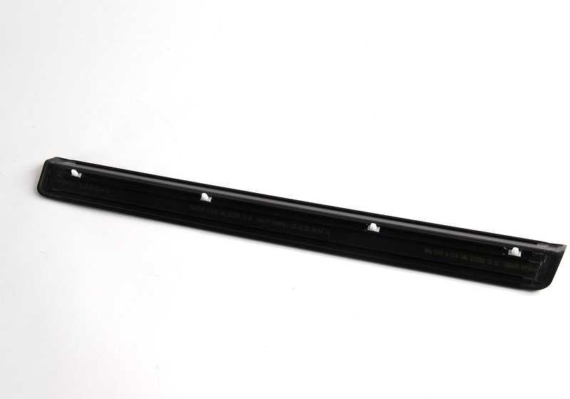 Embellecedor entrada puerta delantera derecha cromado OEM 51478219186 para BMW E46. Original BMW.