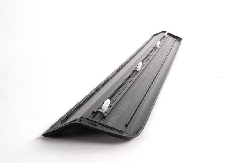 Embellecedor entrada puerta delantera derecha cromado OEM 51478219186 para BMW E46. Original BMW.