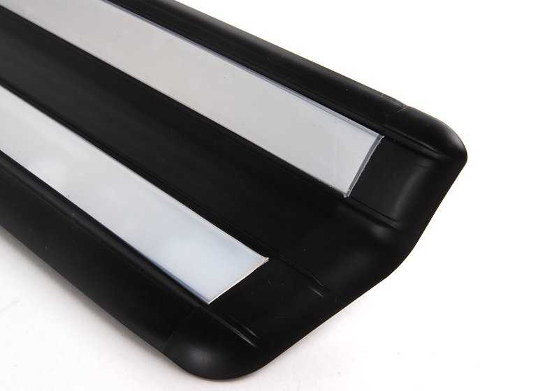 Embellecedor entrada puerta delantera derecha cromado OEM 51478219186 para BMW E46. Original BMW.