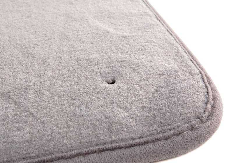 Carpets OEM 51478227527 pour BMW E46. BMW d'origine.