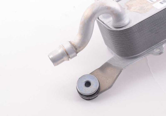 Enfriador de aceite del motor OEM 17217628058 para BMW F22, F87, F30, F32. Original BMW