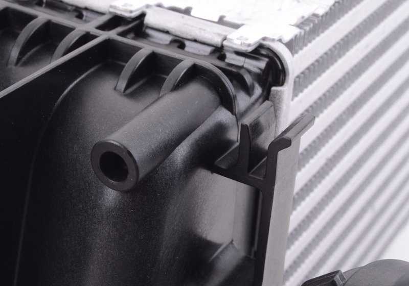 Intercooler OEM 17517823570 para BMW X3 (F25) y X4 (F26). Original BMW.