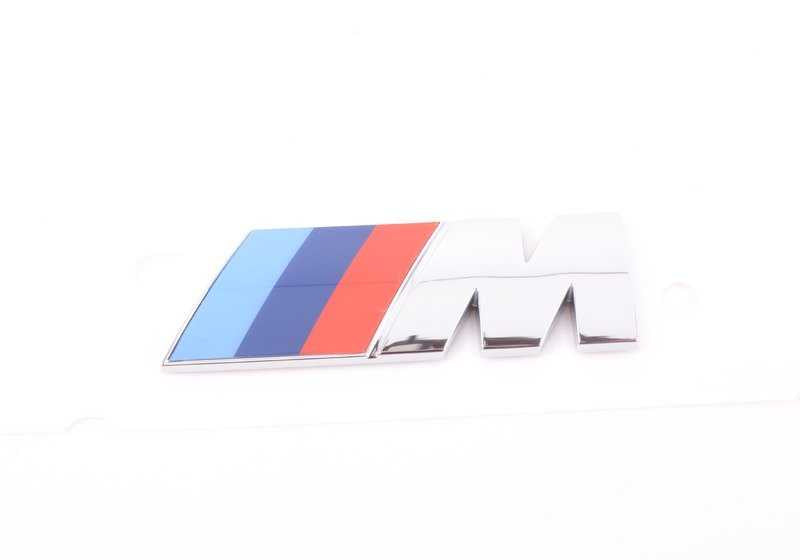 Emblema "M" OEM 51148070804 para BMW G30, G31, G32, G14, G15, G16. Repuesto original BMW. Ideal para renovar o reemplazar el logo M en tu vehículo. Calidad garantizada BMW.