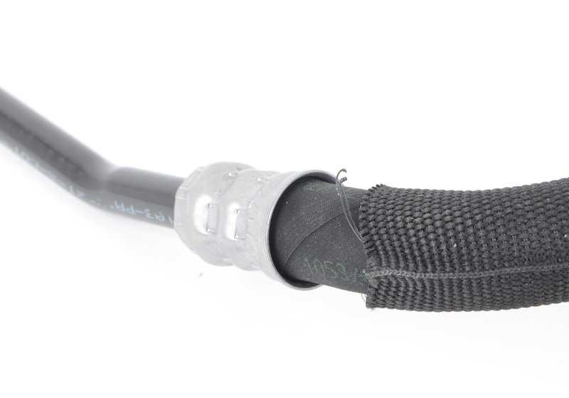 Tubería retorno radiador aceite cambio OEM 17223452398 para BMW X3 E83. Original BMW.