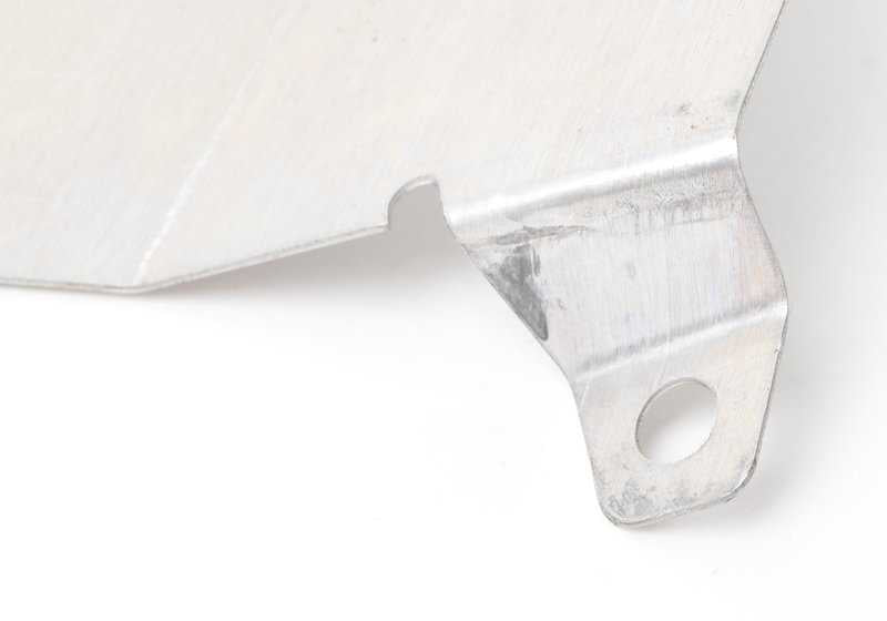 Protector térmico derecho OEM 32211093384 para BMW E39. Original BMW.