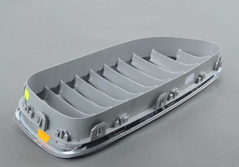 Rejilla embellecedora delantera izquierda OEM 51137212851 para BMW F06, F12, F12N, F13. Pieza exterior original BMW.