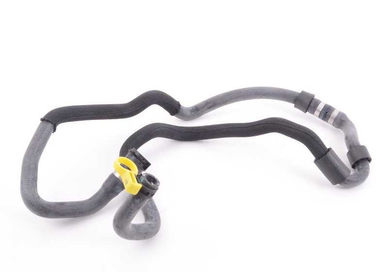 Manguera de refrigerante OEM 17128614879 para BMW Serie 5 {F10, F11, F07} 535i. Compatible con motores N55 y versiones con tracción trasera o xDrive. Original BMW.