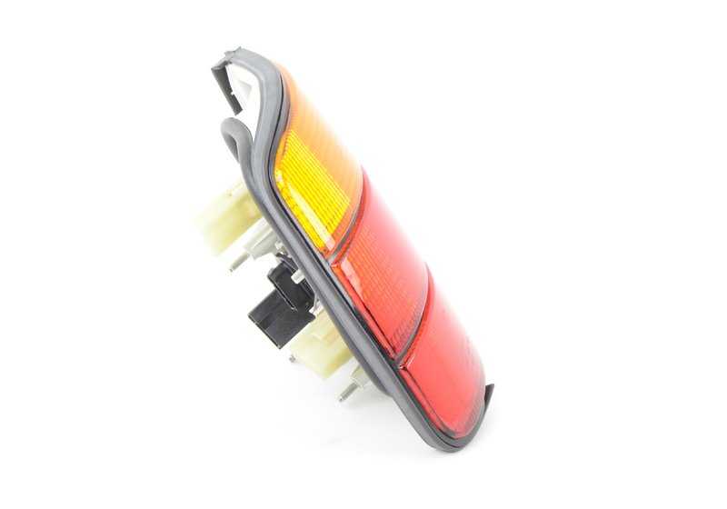 Piloto trasero izquierdo OEM 63211389011 para BMW E34. Original BMW.