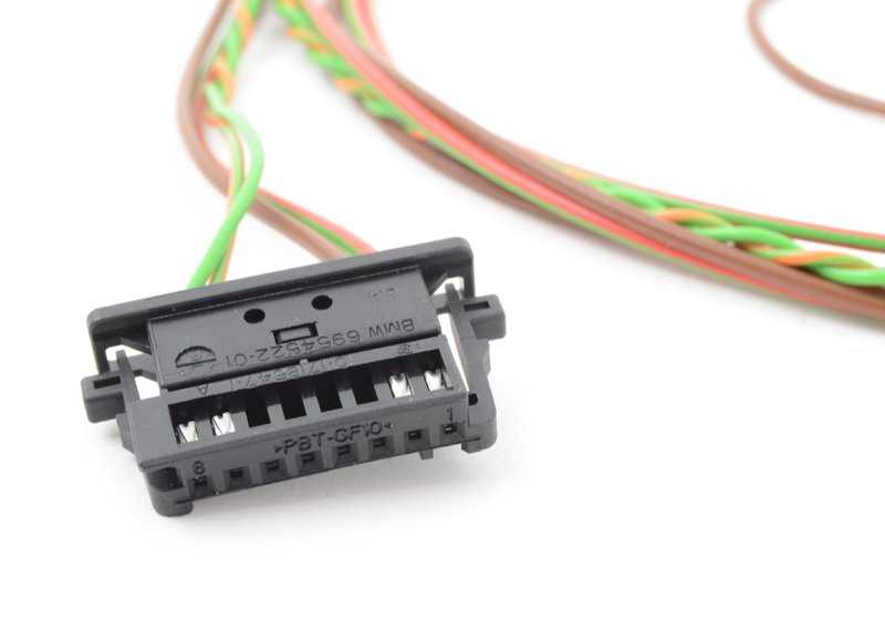 Cable HSD para Head-Up Display OEM 61119294364 para BMW F10, F11, F06, F12, F13. Longitud 1310mm. Compatible con versiones 518d, 520d, 520d xDrive. Repuesto original BMW.