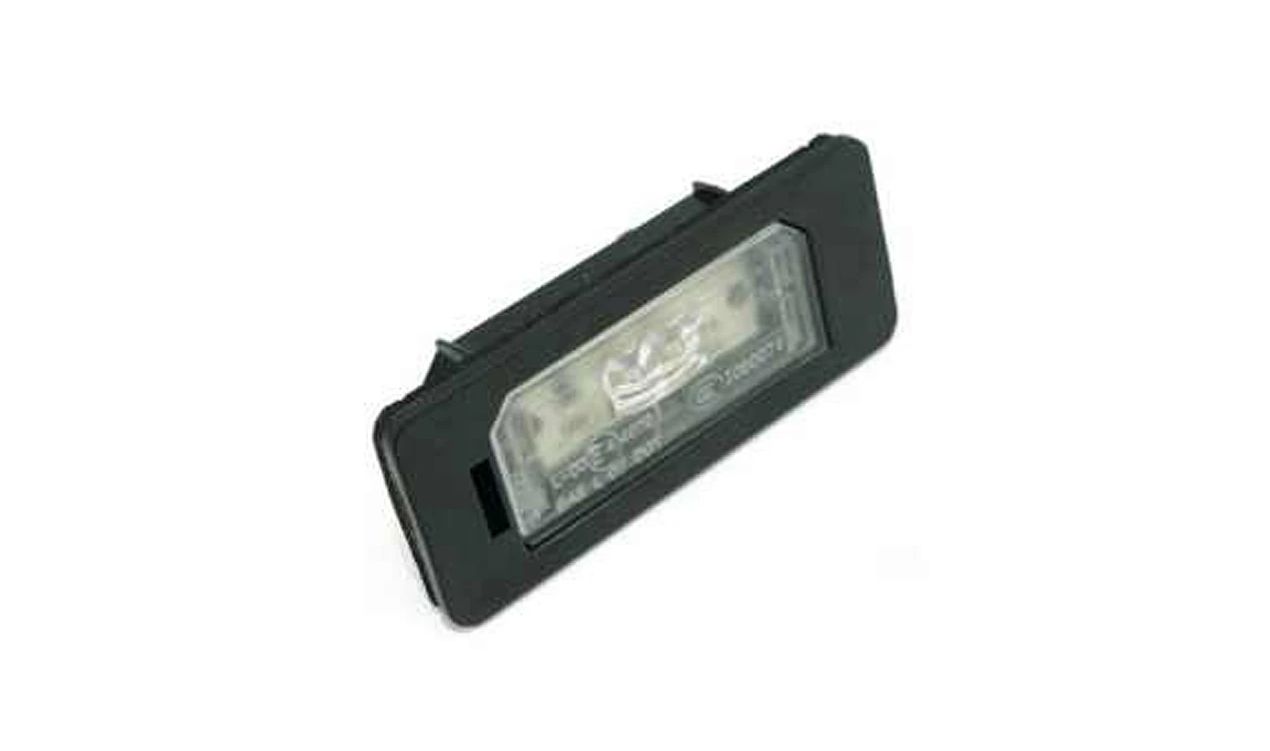Luz LED de matrícula OEM 63267193293 para BMW E82, E88, F22, F23, F44, F45, F46, F87, E90, E91, E92, E93, F30, F31, F34, F80, G20, G21, G28, F32, F33, F36, F82, F83, G26, F10, F11, E84, F48, F25, G01, F26, E70, F15, G05, F85, E71, E72, F16, F86, F96