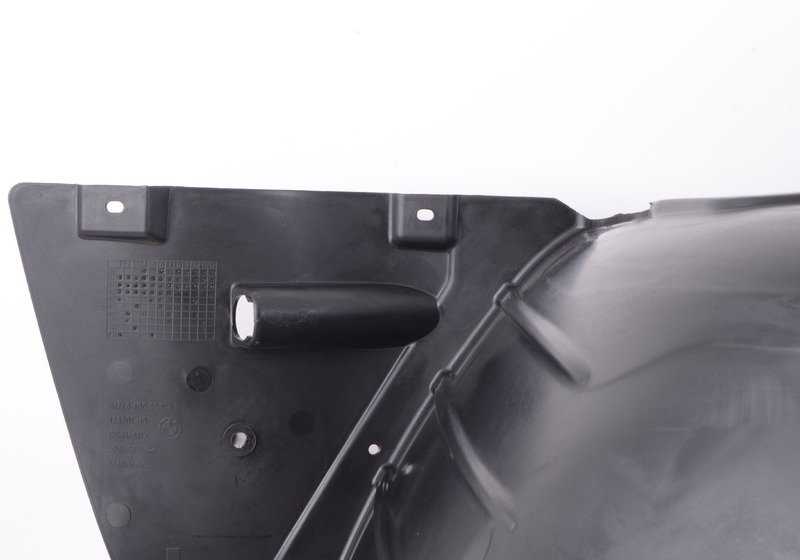 Recubrimiento cubrerueda delantero izquierdo OEM 51713400053 para BMW X3 E83. Original BMW.