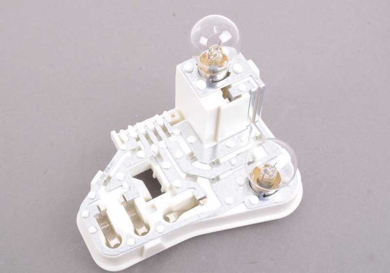 Portalámparas trasero izquierdo OEM 63217211213 para BMW Serie 3 E90, E91 (316d, 316i). Original BMW.