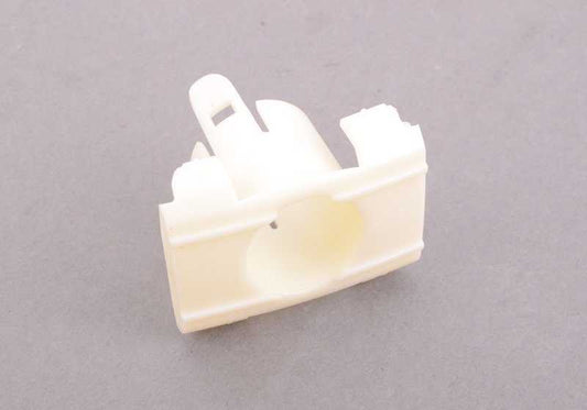 Soporte sensor aparcamiento PDC derecho OEM 51117008394 para BMW E39 520d, 520i (todas las variantes compatibles). Original BMW.