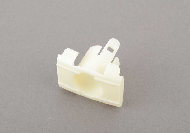 Soporte sensor aparcamiento PDC izquierdo OEM 51117008393 para BMW E39 (520d, 520i) todos los modelos compatibles. Pieza original BMW.