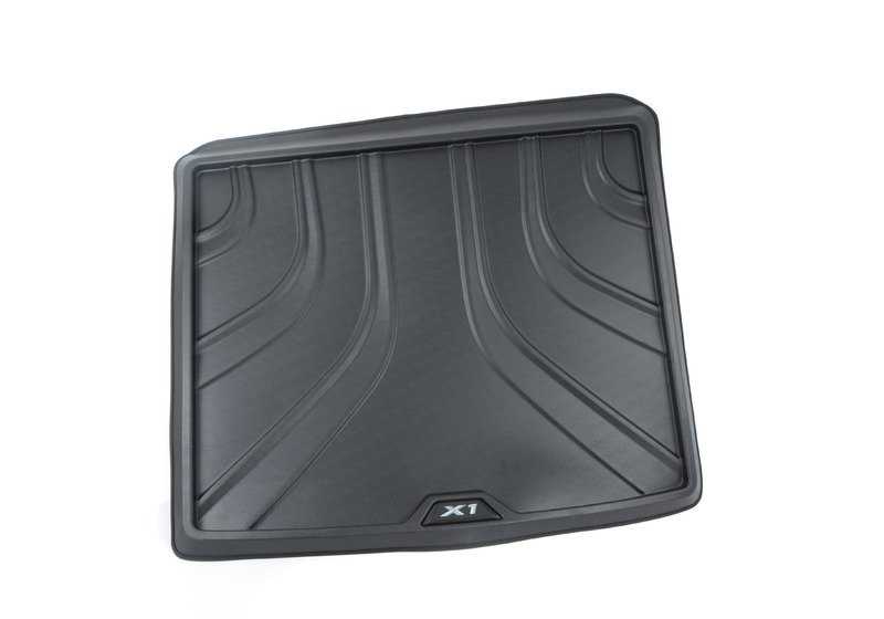 Alfombrilla maletero rígida OEM 51472407168 para BMW X1 (F48, F48N, F49, F49N). Resistente al agua y suciedad, con borde elevado y acabado antideslizante. Original BMW.
