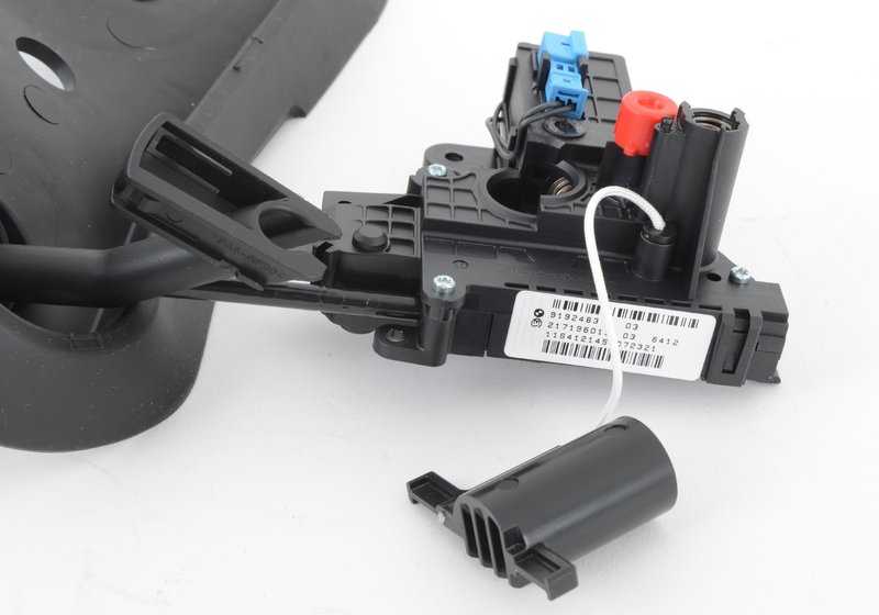 Mecanismo bloqueo de parking OEM 61319192483 para BMW E82, E88, E92, E93. Compatible con versiones 135i y 335i. Original BMW.