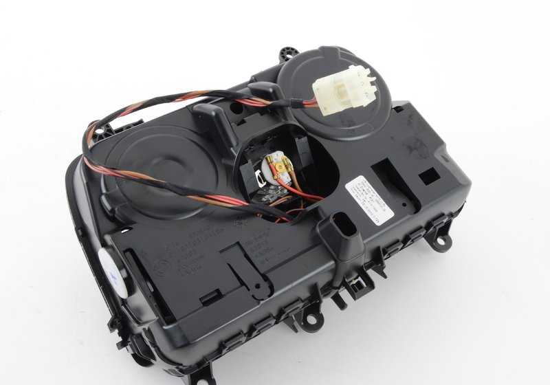 Central Porteas OEM 51169256131 per la BMW 5 F10 Serie, F11. Compatibile con modelli 520D, 520i con cambiamento manuale e automatico. BMW originale.