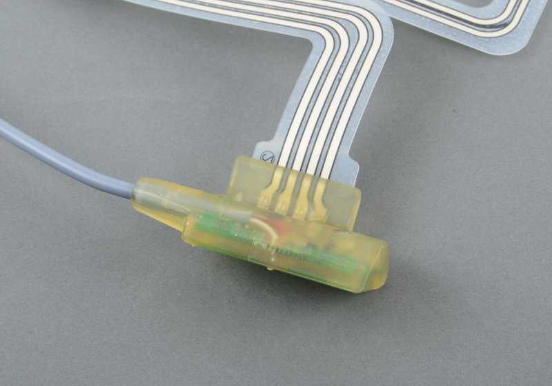 Alfombrilla sensor de asiento delantero OEM 65779154961 para BMW E60 y E61. Original BMW.