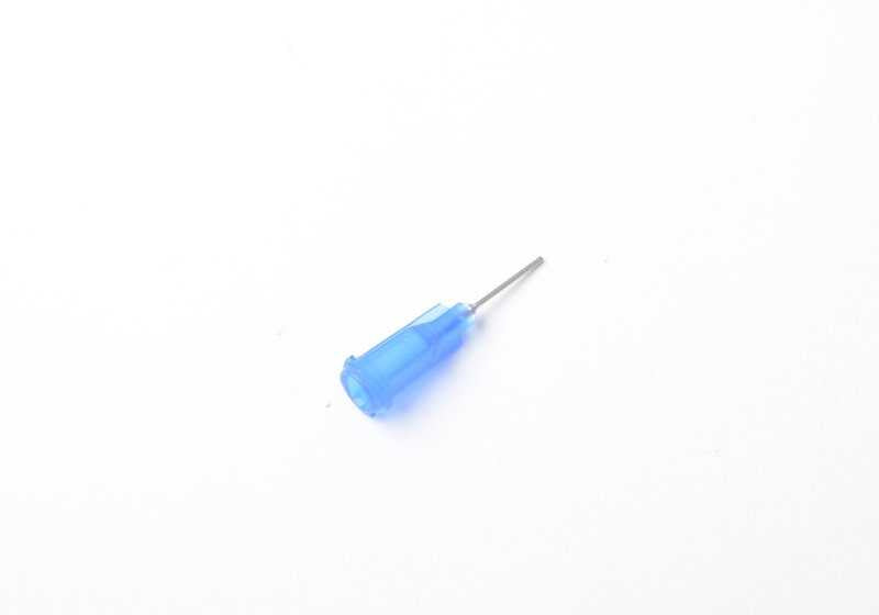 Boquilla dosificadora OEM 83192345991 para BMW F87, F80, F82, F83, F26. Accesorio original BMW para aplicación precisa de productos líquidos o pastosos.