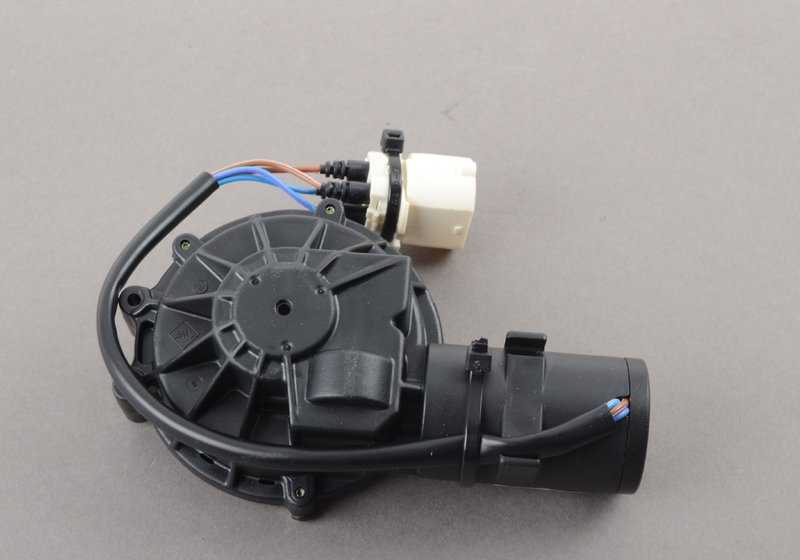 Contact Pressure Regulator OEM 67528360246 for BMW E34 and E32. Compatible with 530i and 535i models of various versions. Original BMW.