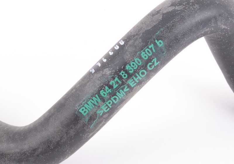 Tubo calefacción lado izquierdo OEM 64218390607 para BMW E31 840i y 840Ci (M60 y M62, manual y automático). Conecta válvula agua con radiador calefacción. Original BMW.