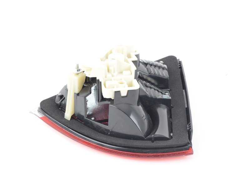 Piloto traseiro esquerdo OEM 63210411419 para BMW 3 E91 Series. Compatível exclusivamente com BMW E91. BMW original.