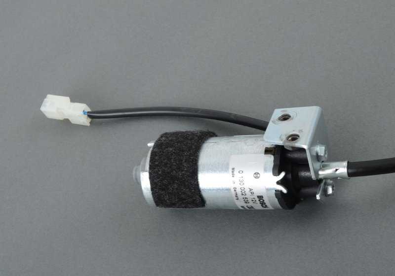 Soporte guía reposacabezas OEM 52101964246 para BMW E34 y E32. Pieza original BMW. Ideal para reparar o sustituir el sistema de soporte del reposacabezas en asientos eléctricos delanteros.