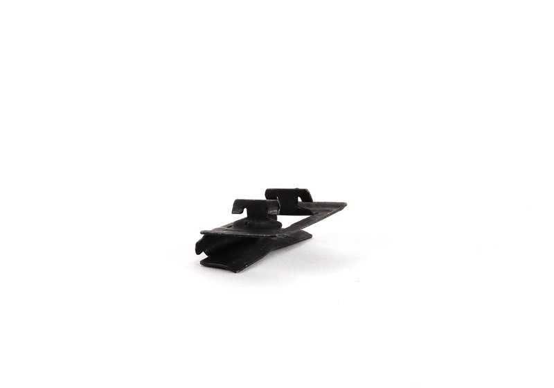 Clip de sujeción negro OEM 51328157319 para BMW E39 520d, 520i con motores M47, M52, M54. Compatible con versiones manuales y automáticas. Original BMW.