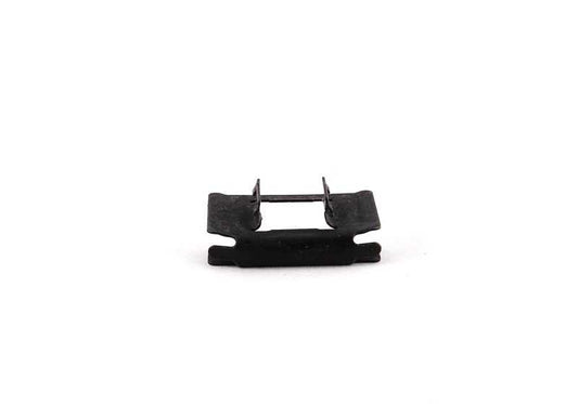 Clip de sujeción negro OEM 51328157319 para BMW E39 520d, 520i con motores M47, M52, M54. Compatible con versiones manuales y automáticas. Original BMW.