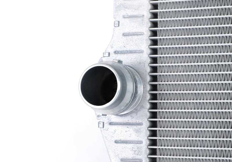 Radiador de refrigerante OEM 17118669004 para BMW F07, F07N, F10, F10N, F11, F11N, F06, F06N, F12, F12N, F13, F13N. Original BMW.