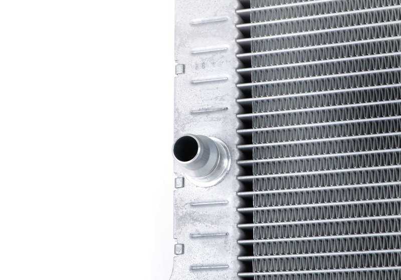 Radiador de refrigerante OEM 17118669004 para BMW F07, F07N, F10, F10N, F11, F11N, F06, F06N, F12, F12N, F13, F13N. Original BMW.