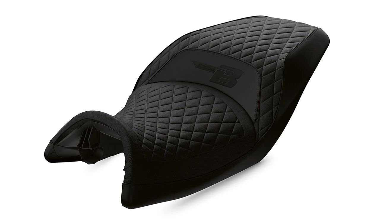 Opzione del sedile riscaldante 719 OEM nero 52539831917 per BMW Motorrad K 1600 BAMGER (0F51, 0F61) 2017–2027. Design esclusivo con cuciture decorative e finitura di alta qualità. BMW MOTORAD originale.