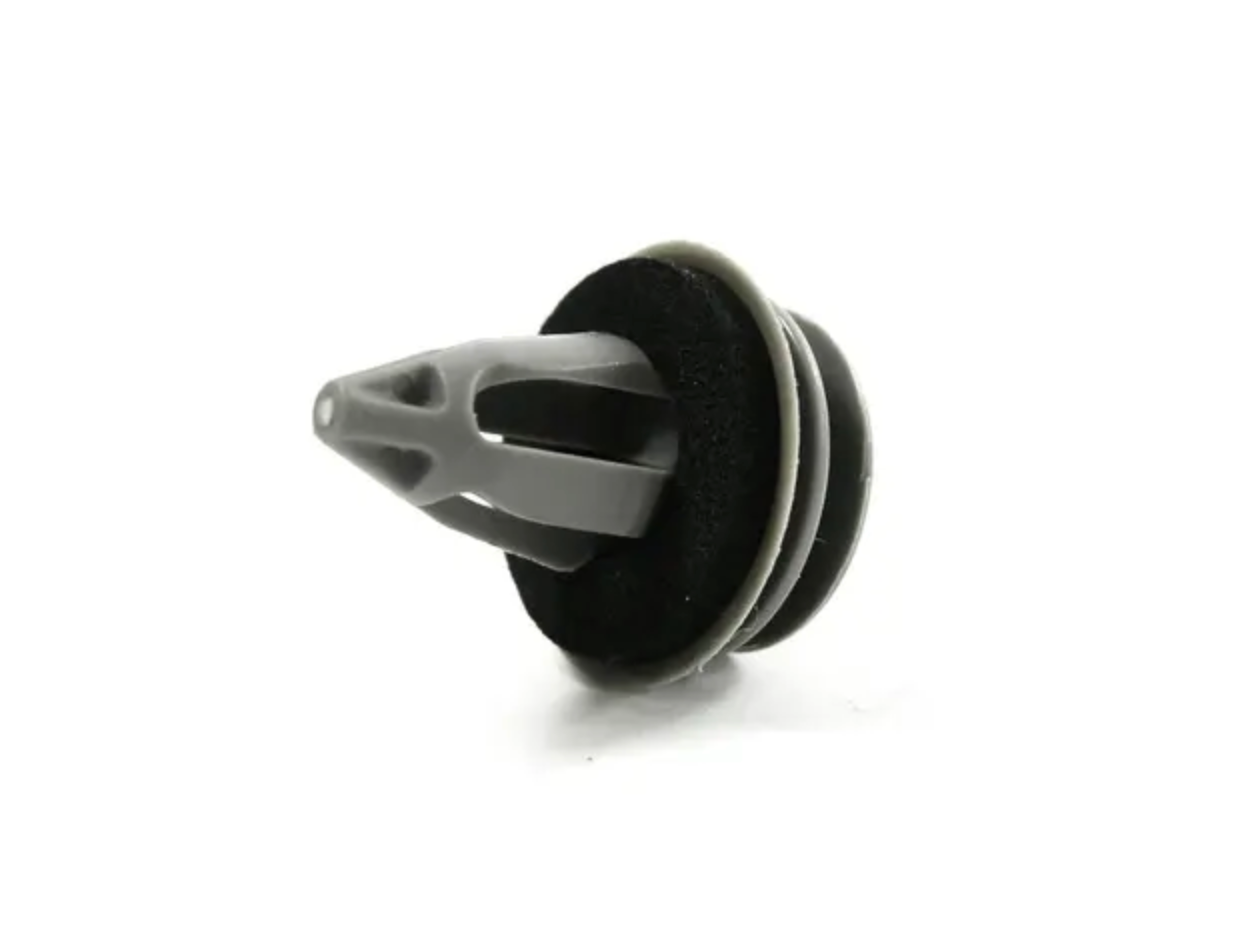 Clip con otturatore grigio per BMW. Modelli: E88, F45, E36, E46, E90, E91, E92, E93, F32, F33, F82, F83, E60, E61, F07, E63, E64, F06, F91, F92, F93, G14, G15, G16, E84, E83, F25, F26, E53, E70, F15, E71, E72. BMW originale.