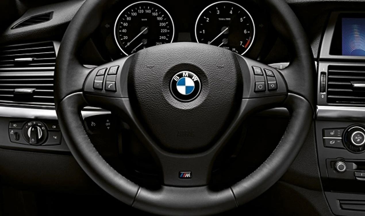 Volante deportivo M en cuero OEM 32307839114 para BMW E81, E87, E90, E92, E93, X1 E84... y más. Original BMW.