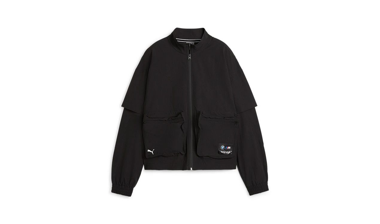 BMW M Jacket M Motorsport Black Woman OEM 80145B31915. Conception courte (recadrée), avec de grandes poches, des poings élastiques, des logos BMW M et PUMA. BMW d'origine. Pour les fans de BMW Motorsport, idéal pour des événements quotidiens ou sportifs.