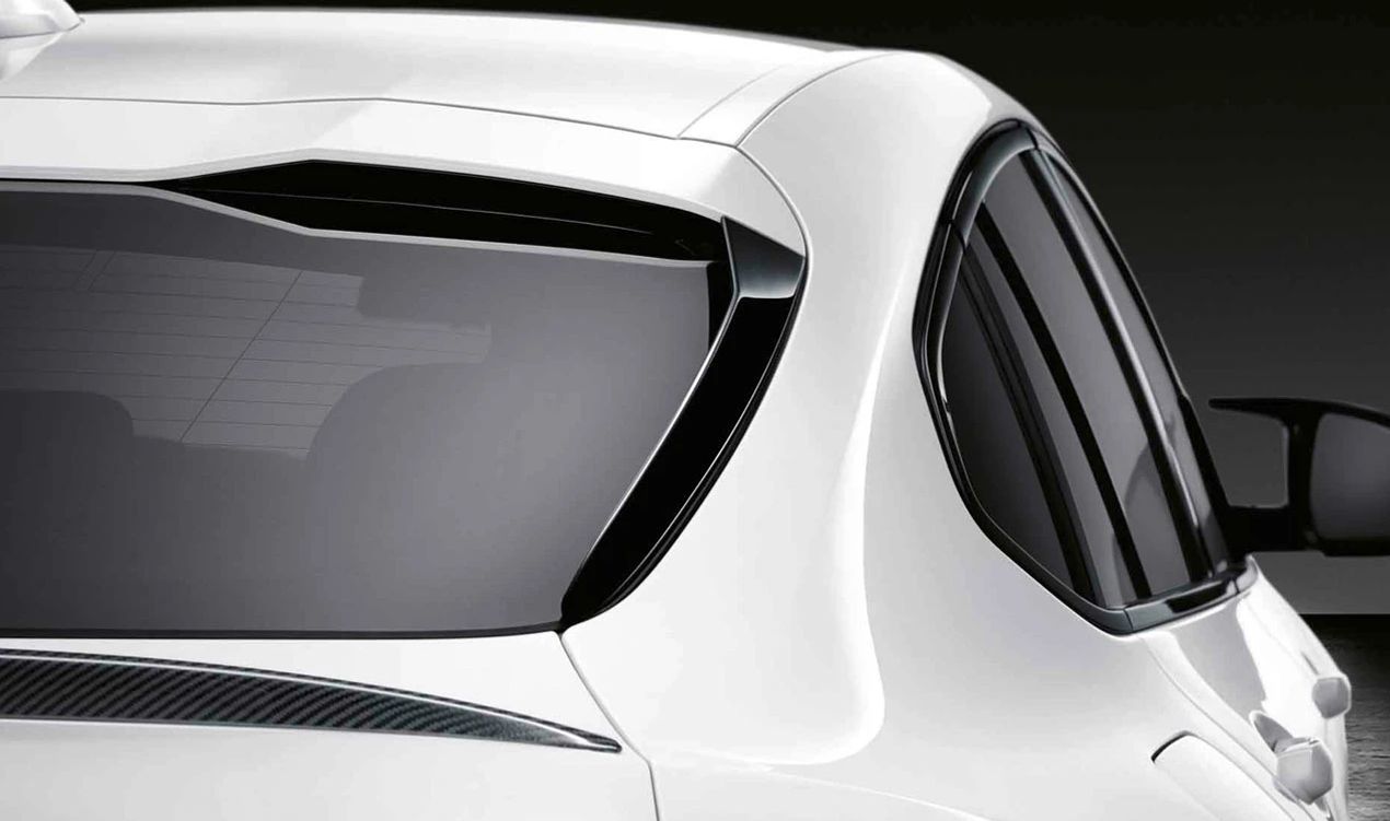Aletas traseras M Performance negras brillo OEM 51192449587 para BMW X4 G02, G02N, F98, F98N. Mejora aerodinámica y estética deportiva. Original BMW.