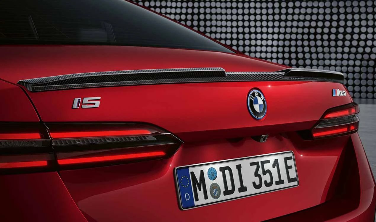 Alerón trasero M Performance Pro de carbono OEM 51625A79E68 para BMW Serie 5 {G60, G68, G90} con paquete M/M Aerodinámico desde 07/2023. Original BMW.