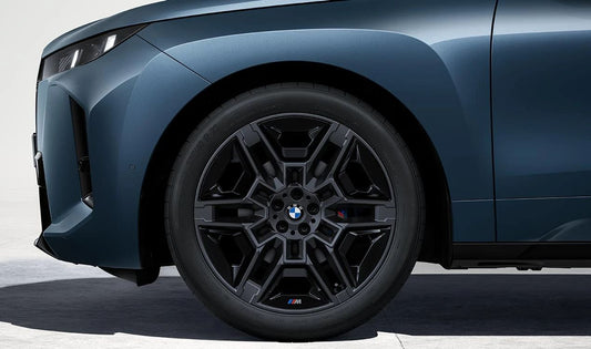 Pneu en alliage d'origine BMW M Aerodynamic 1027 22 "OEM 36105A73073 pour BMW G05, G06, G07, F95, F96. Finition grise de minuit. Valable pour les capteurs de pression. Pour l'essieu avant ou arrière. BMW d'origine.